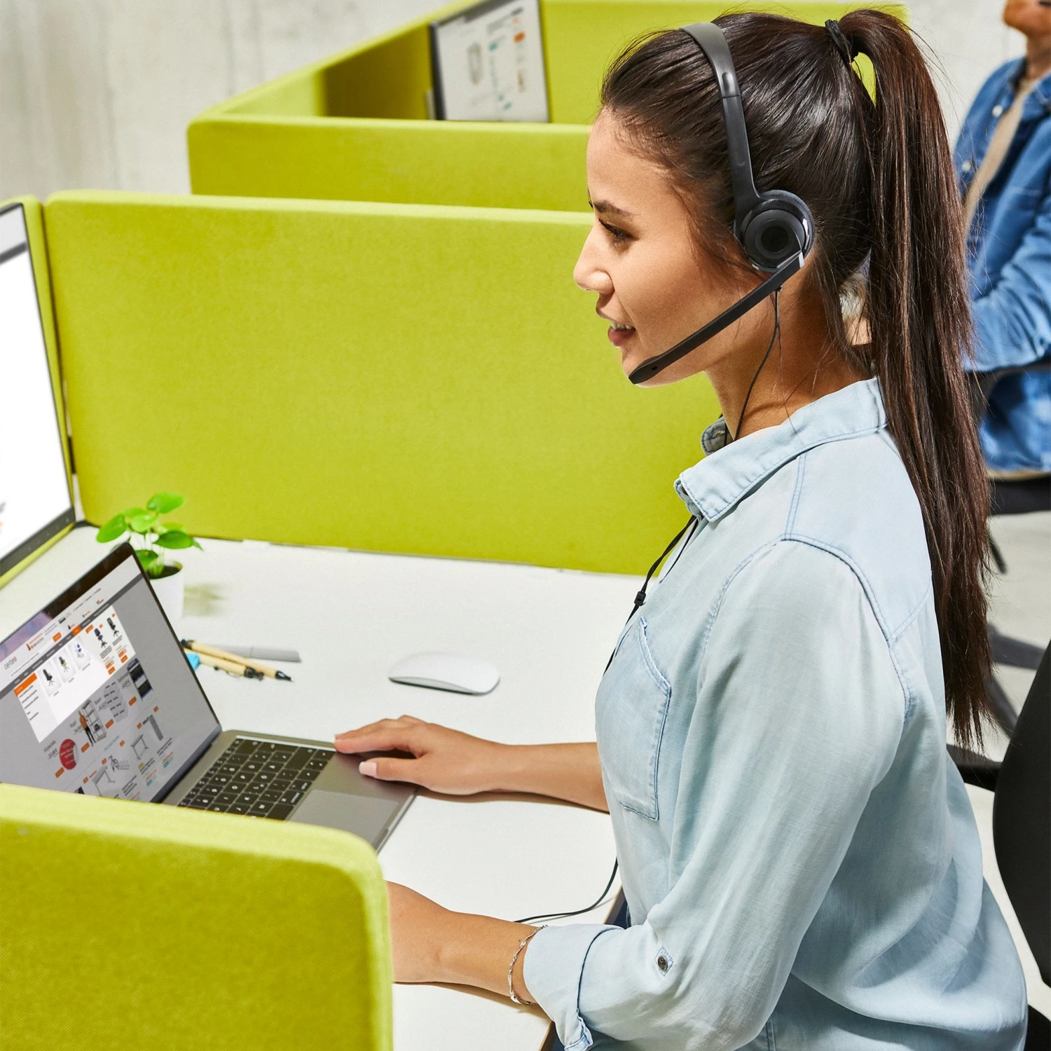 Novigami Desk Mounted Partition Screens 3 Novigami Desk Mounted Partition Screens